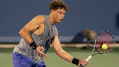 trinity rodman supports boyfriend ben shelton at wimbledon as he clinches round 3 spot in just 69 seconds after overnight delay