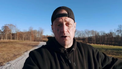 jelly roll stuns fans with fresh look after shaving his beard for the first time in 10 years