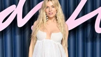 sienna miller confirms pregnancy with baby number three at london fashion awards