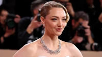 amanda seyfried s golden globes reaction sparks buzz as the housemaid 2 hopes rise amanda seyfried s golden globes reaction sparks buzz as the housemaid 2 hopes rise
